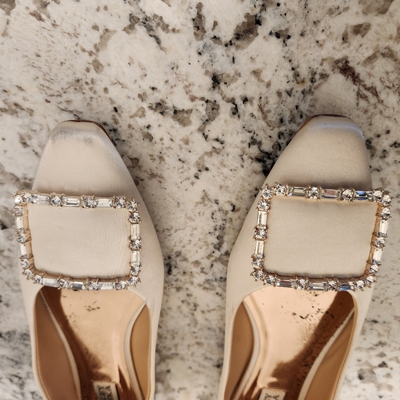 Badgley Mischka Womens Cream Satin Jeweled Wedding Party Flats Size 8.5m - Picture 4 of 12